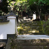 漆喰塀の脇