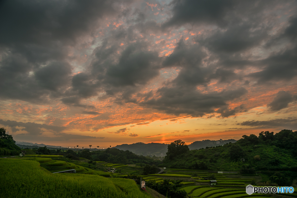 太陽柱と夕焼け空<24mm>
