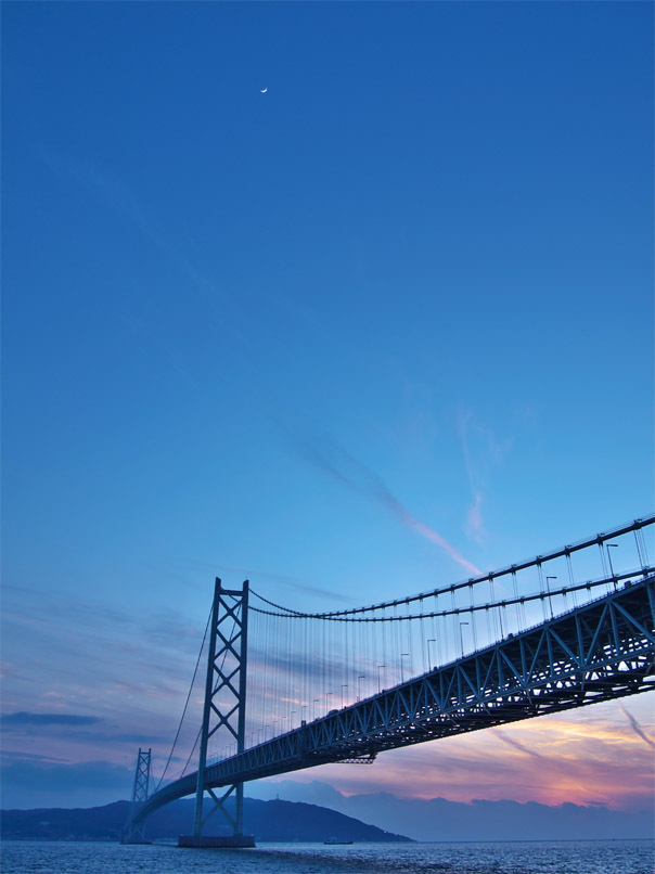 明石海峡大橋と・・・三日月