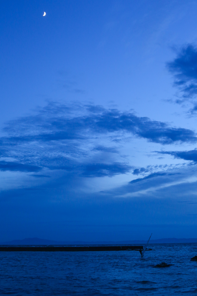 夕方の浜辺で３