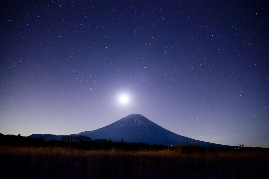 星月浮かぶ