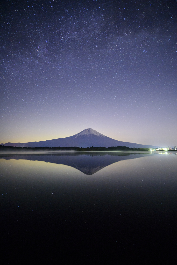 瞬く富士湖