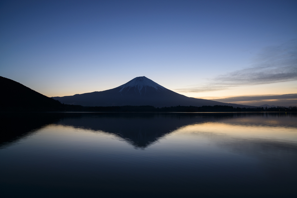 湖畔の朝