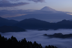 眼下の雲流