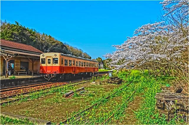 高滝駅での小湊鉄道(HDR)
