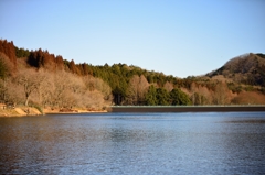 湖は山の先を未だ知らない