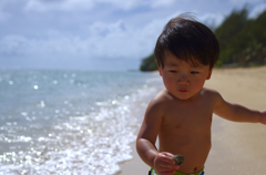 子どもとビーチ