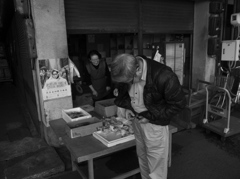 立ち止まって閉める
