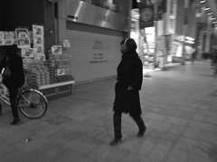 歩く