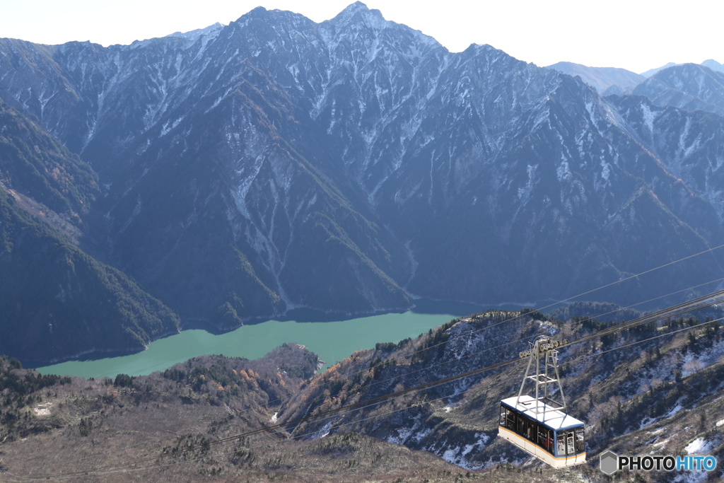 立山ロープウェイと黒部湖