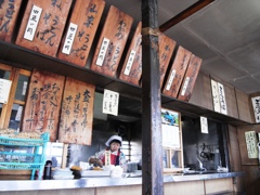 川越うどん店内