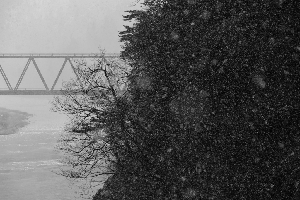 雪墨の鉄橋