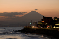 浮かび出た