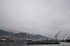 霧にけぶる呉の港