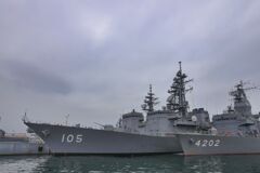 護衛艦　いなづま　くろべ