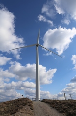 島根県　海岸　風力発電機