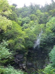三本滝（左側の滝）