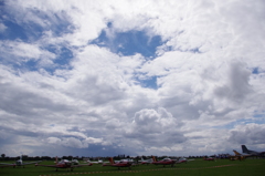 Ciel bleu peu nuageux