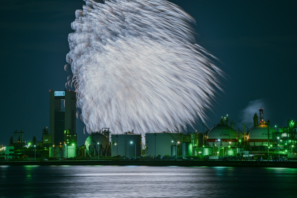 工場夜景と花火４