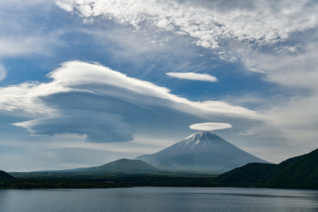 荒天前に現れる雲