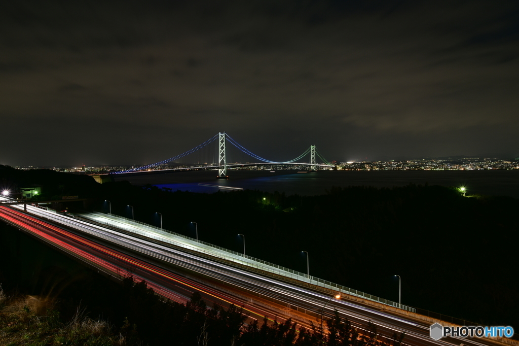 淡路ハイウェイオアシスからの明石海峡大橋