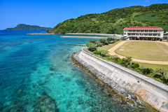 慶留間島の海