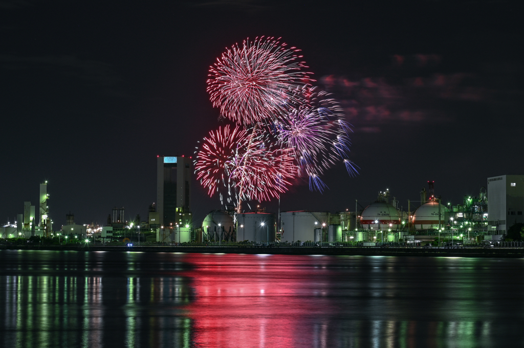 工場夜景と花火２