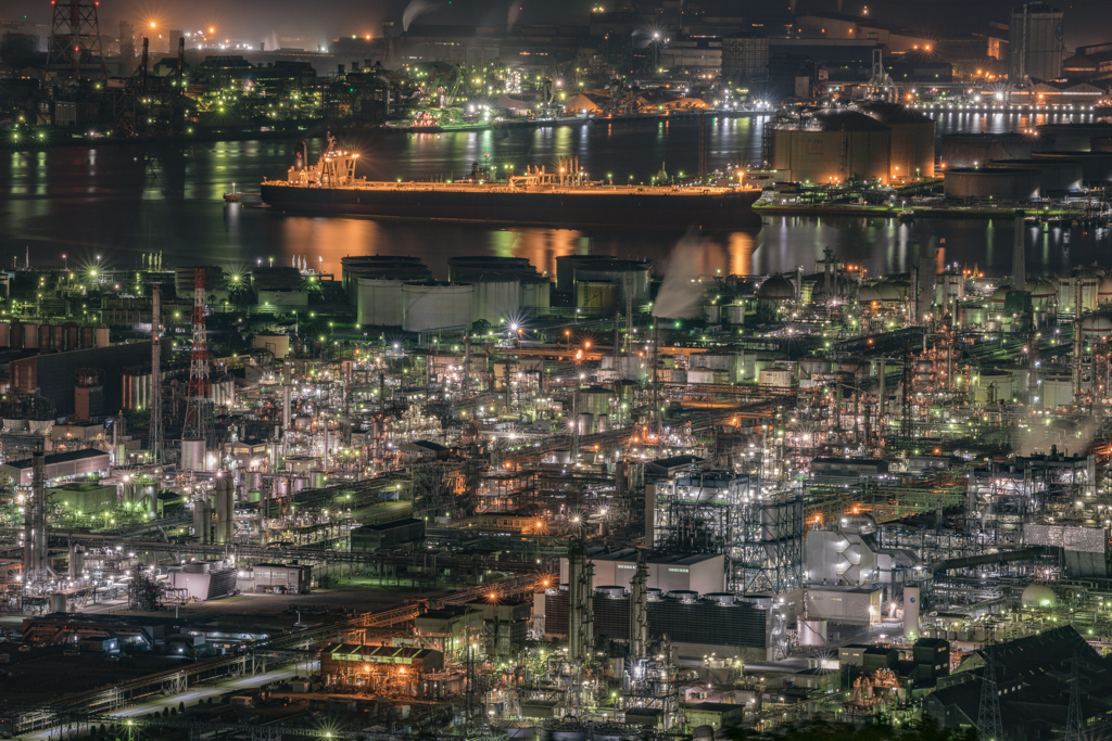 煌めく工場夜景、２