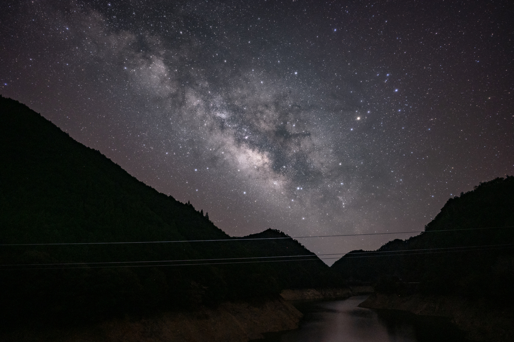 闇夜に浮かぶ天の川