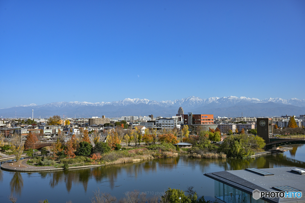 立山連峰を望む秋