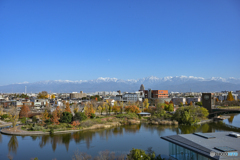立山連峰を望む秋
