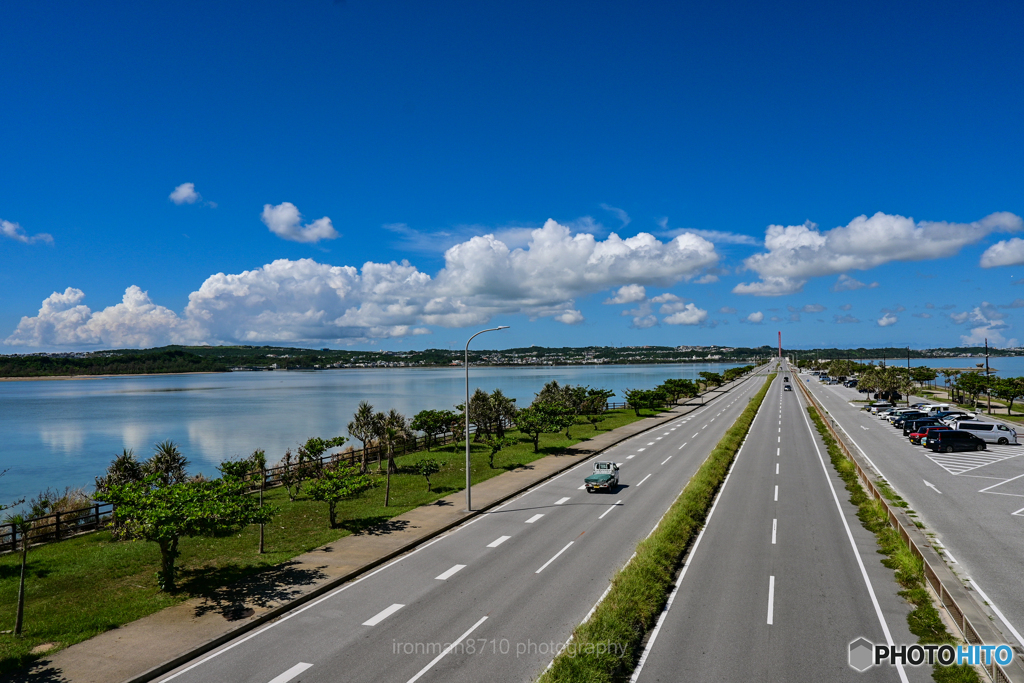 まだ夏の沖縄、海中道路から