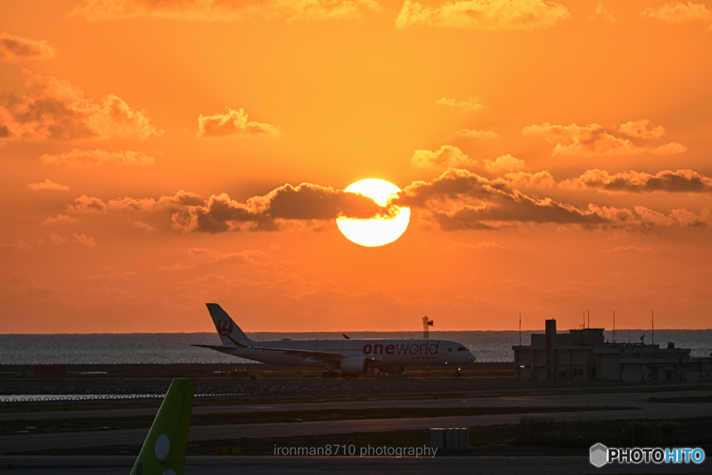 夕日と那覇空港①