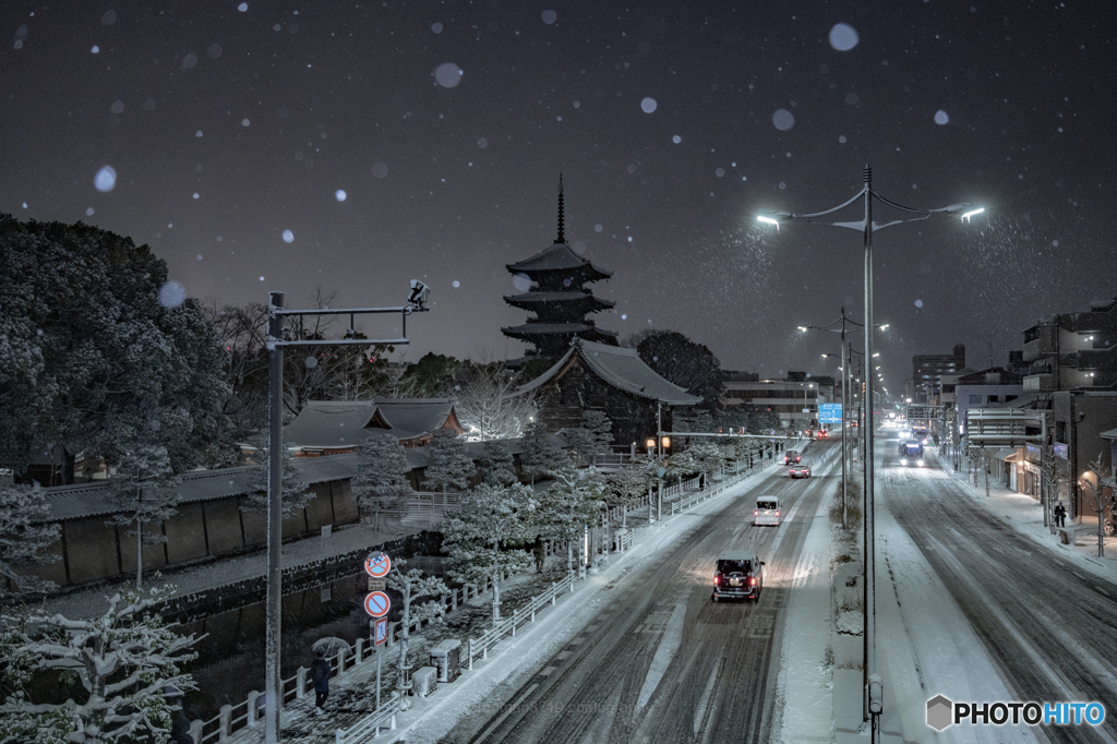 雪夜の東寺