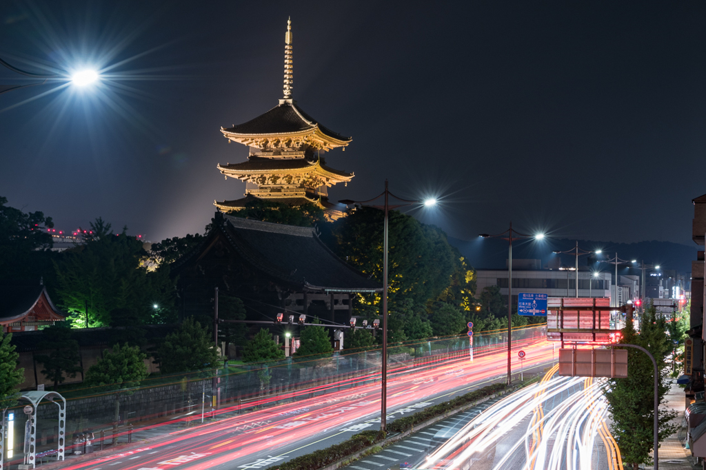 東寺とレーザー