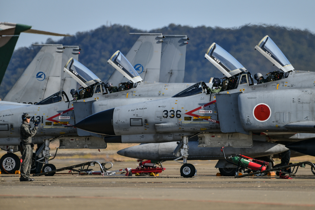 空を守る男たち