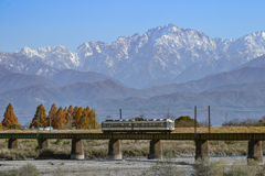 立山連峰を背に