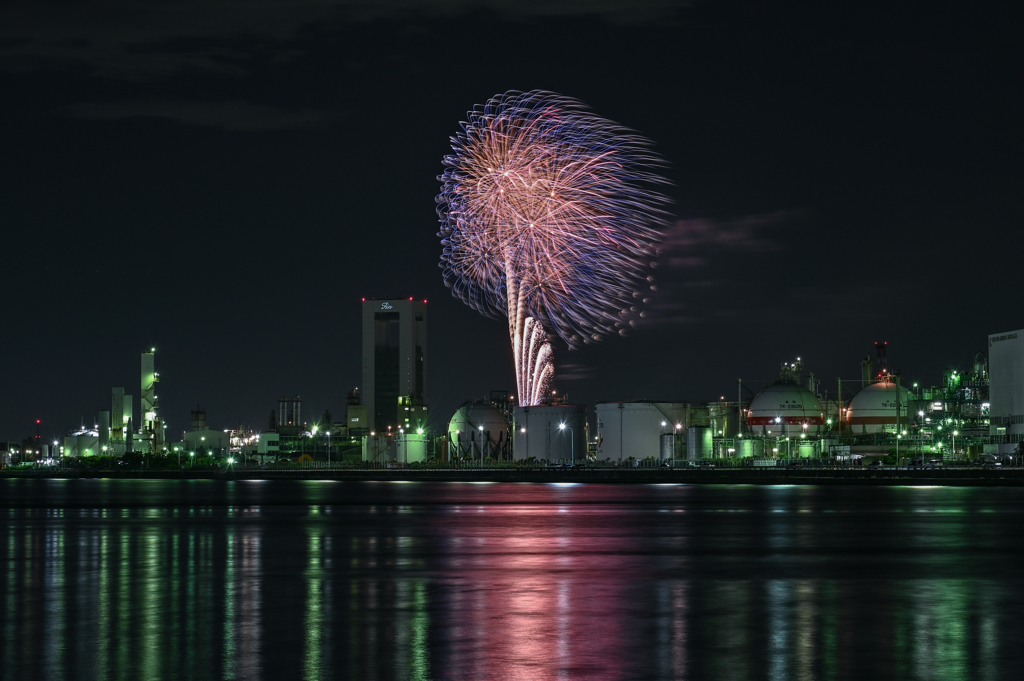 工場夜景と花火１