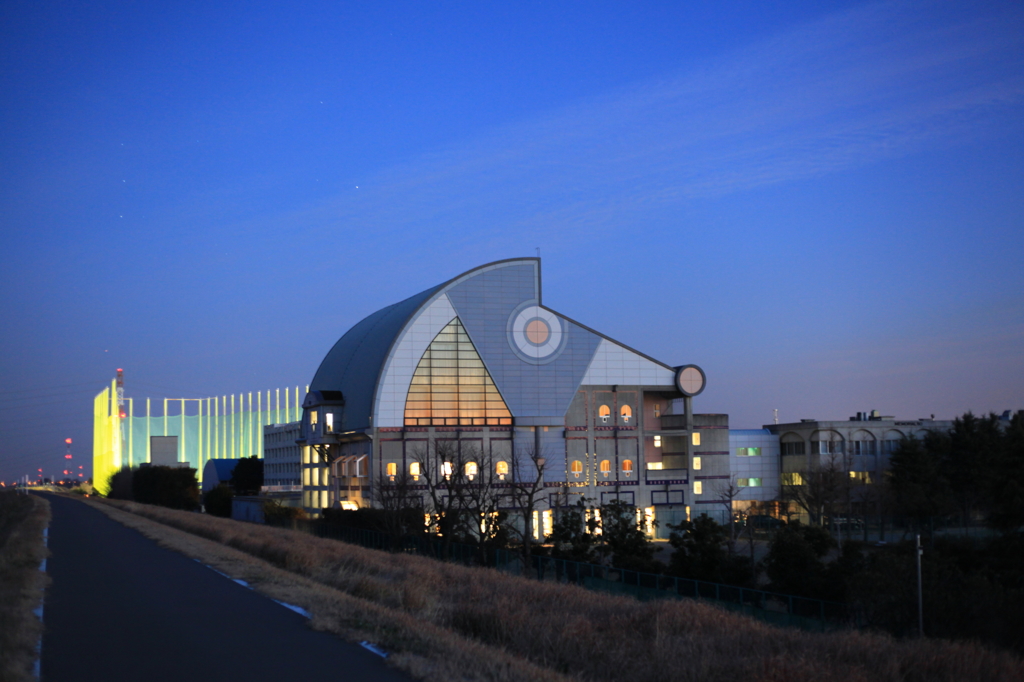 利根川沿いの某学校