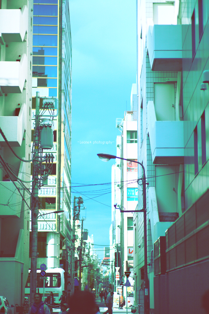 路地裏の空