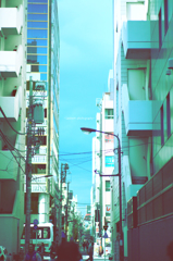 路地裏の空