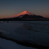 山中湖きらら湖畔からの紅富士