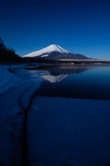 夕焼けの渚の青い朝