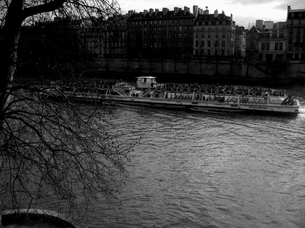 PARIS『セーヌ川沿い』