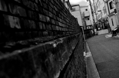 Tokyo1103-西尾久『煉瓦塀はまだ続く』