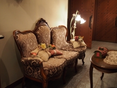 時之栖冬・ソファ