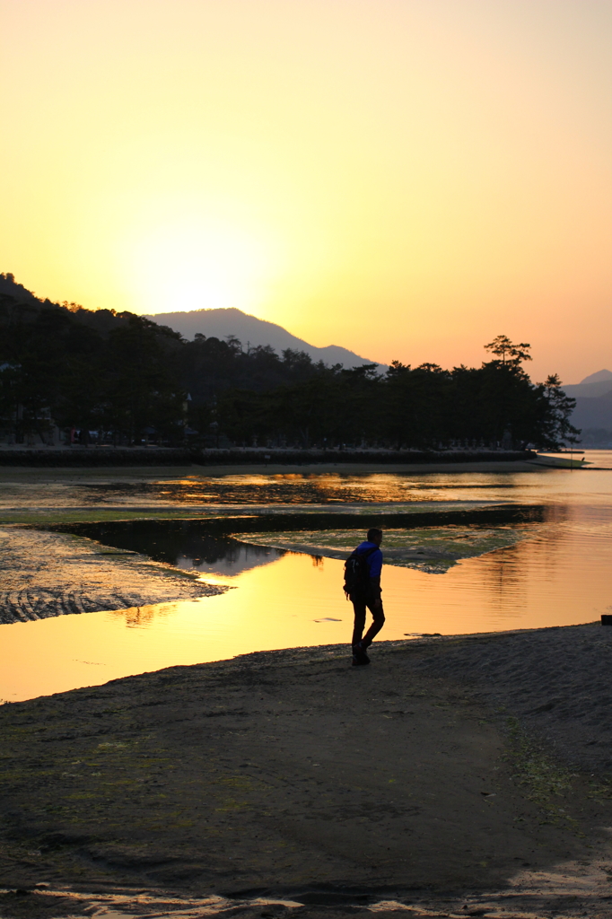 厳島神社の夕暮れ