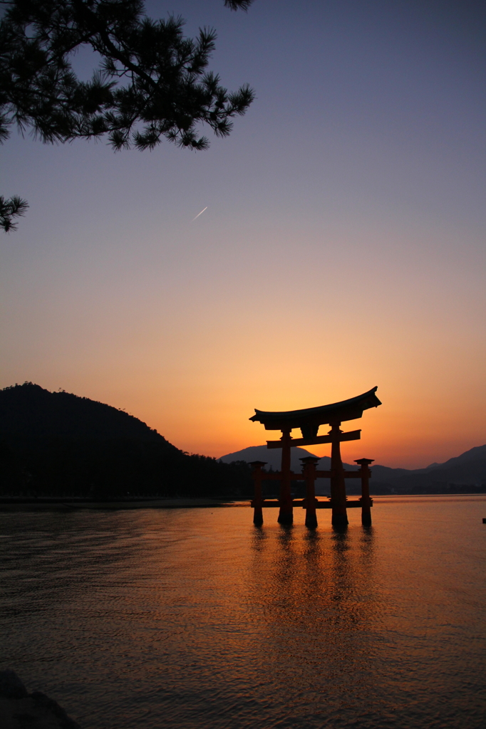 夕暮れの厳島神社