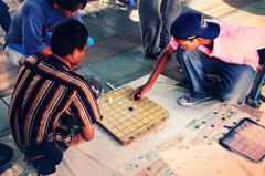 タイ、ゲームをする少年たち