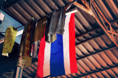 タイ、水上マーケットにかかる旗